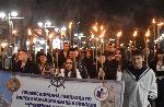 Стотици бургаски ученици участваха във факелно шествие в памет на Дякона