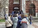 София - Народен театър - опашка за билети по 8 лева