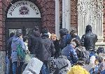 София - Народен театър - опашка за билети по 8 лева
