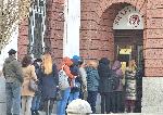 София - Народен театър - опашка за билети по 8 лева