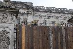 Лондон - Повреда на двореца - забила се кола
