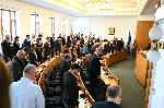 Столичен общински съвет почете паметта на патриарх Неофит и стартира извънредното заседание с ожесточени спорове