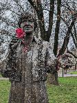 Плевен - Паметник на Емил Димитров с мартеници