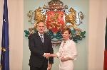 Президентът Румен Радев удостои посланика на Турция Айлин Секизкьок с орден „Мадарски конник“ първа степен