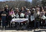 София – Опашка за фиданки в парка на НДК