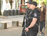 Въоръжени патрули наблюдават реда по столичните улици