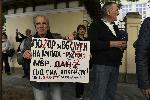 Протест на БОЕЦ пред МВР заради задържането на журналиста Димитър Стоянов , искат оставката на министъра