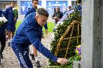София - Цветя пред паетника на Гунди