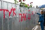 София - Солидарна България-цветя на паметник Съветска армия