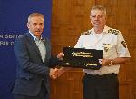 Министър и адмирал наградиха футболния треньор Илиан Илиев