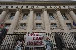 Протест заради убийство на жена жертва на домашно насилие пред съдебната палата в София