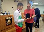 Сребърният медалист по борба от Евро 2024 за кадети Альоша Илиев с отличие от местната власт на Плевен