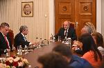 София - Президентът връчва мандат- Има такъв народ