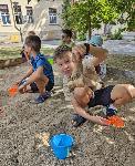 Деца търсят съкровища в двора на историческия музей в Плевен