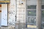 В центъра на София  емблематичният  „Гранд хотел България“  е изоставен и се руши