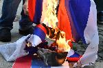 Горят руски знамена пред РКИЦ в София