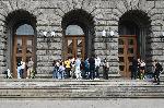 София - Младежи от двете ДПС-та на опашка за регистрация пред ЦИК