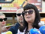 Пред НДК в София здравният министър проверява как работи мобилното приложение еЗдраве