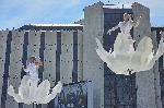 София - НДК - Международнен фестивал за уличен и куклен театър `Панаир на куклите` - Суей пол цветя /люлеещи се пилони/ - акробатичен спектакъл на Стенли Пагани и Луиза Душкова