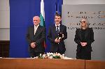 София - Премиерът Димитър Главчев ще награди авиационните екипи, които евакуираха български граждани от Ливан