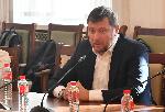 Експерти от Информационно обслужване демонстрират софтуерните системи, които ще обработват данните от вота на 27 октомври