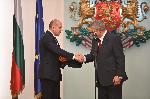 София- Президентът Румен Радев връчва националния флаг на 33-ата българска полярна експедиция<br />