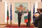 София- Президентът Румен Радев връчва националния флаг на 33-ата българска полярна експедиция<br />