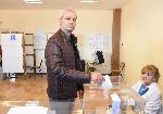 Председателят на партия "Възраждане" Костадин Костадинов гласува във Варна