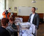 Хасково - Избори за парламент - Делян Добрев гласува