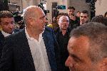 София - Протест пред Народния театър -  протест срещу спектакъла `Оръжията и човекът`, поставен от Джон Малкович