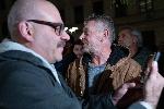 София - Протест и контрапротест пред Народния театър за постановката на Джон Малкович `Оръжията и човекът`