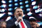София - Привърженици на ДПС-Ново начало и Делян Пеевски пред парламента