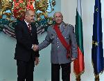 Държавният глава Румен Радев връчва висши държавни отличия