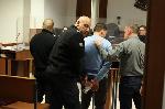 Задържане под стража за побойника в търговски център