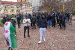 София - Сирийци празнуват края на Башар Асад - зад Централната джамия