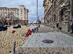 София - Товарен бус - разсипа шишета пред парламента
