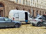 София - Товарен бус - разсипа шишета пред парламента