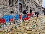 София - Товарен бус - разсипа шишета пред парламента