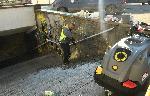 Почистват графитите в подлеза на Орлов мост