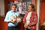 Известният български скулптор Александър Пройнов дари сребърни пафти на троянския   Музей на занаятите