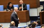 Новият премиер и министри полагат клетва в парламента