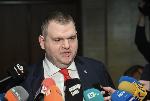 Делян Пеевски даде изявления в кулоарите на парламента