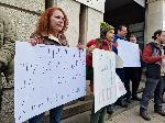 Пред сградата на Министерство на околната среда екоактивисти протестират срещу намаляването на територията на природен парк "Сините камъни"