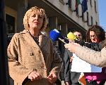 София - Изправи се.БГ и Мая Манолова - подписка за таван на банковите такси