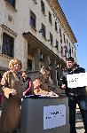София - Изправи се.БГ и Мая Манолова - подписка за таван на банковите такси