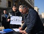 София - Изправи се.БГ и Мая Манолова - подписка за таван на банковите такси