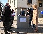 София - Изправи се.БГ и Мая Манолова - подписка за таван на банковите такси