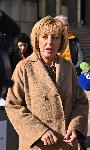 София - Изправи се.БГ и Мая Манолова - подписка за таван на банковите такси