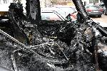 Две коли изгоряха напълно при умишлен пожар в Бургас