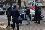 София - Жена намушка двама мъже в центъра на София